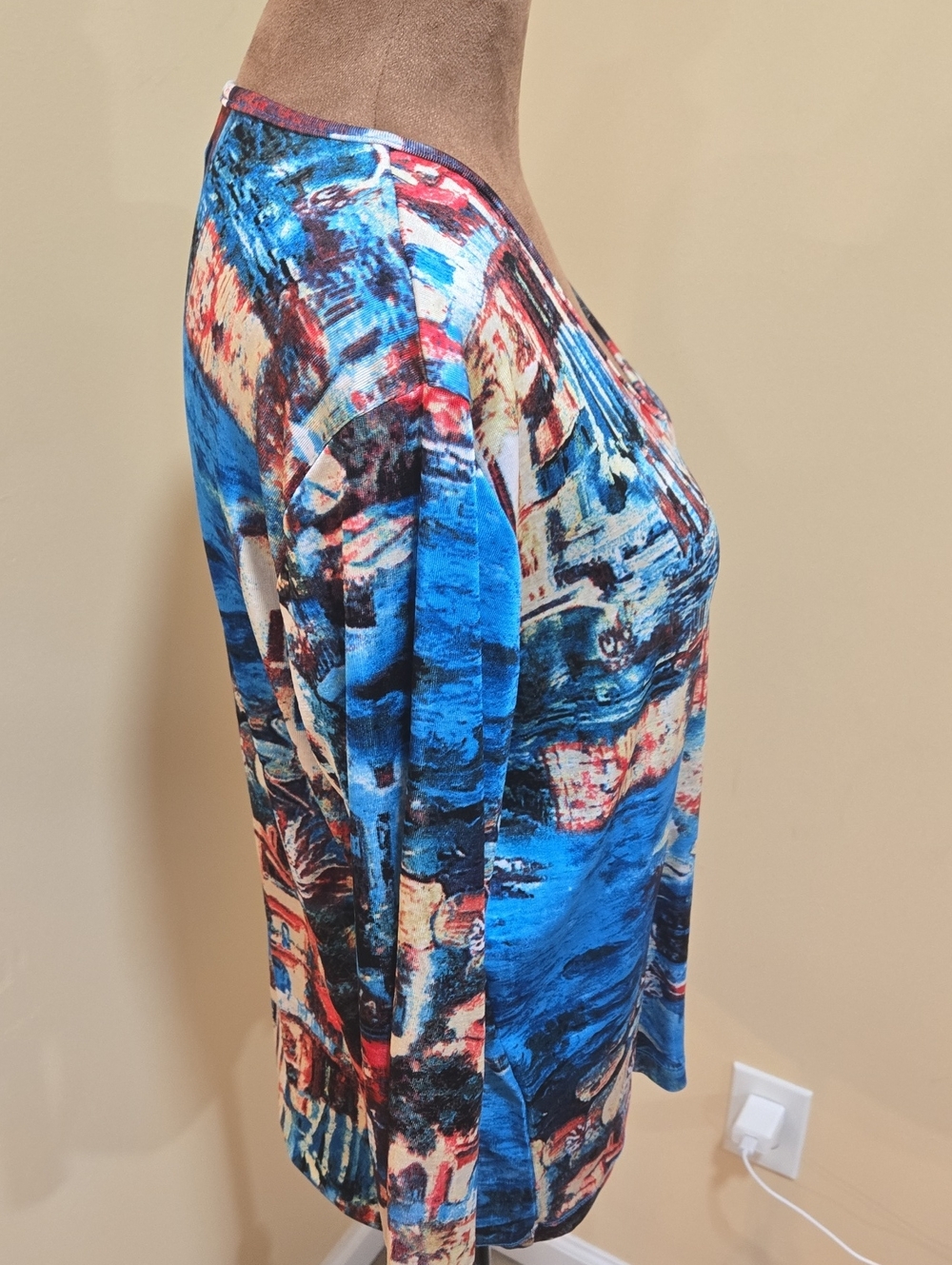 NWT! CHICOS V-Neck Long Sleeve Top - Picture 3 of 7